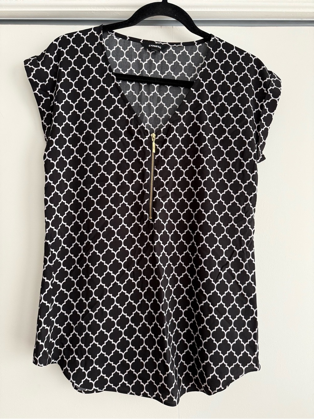 Express Black White Quatrefoil Print Zip Front Blouse Sz S